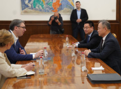 Predsednik Vučić sastaje se sa ambasadorom Kine Li Mingom