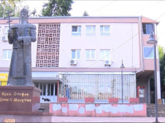 Prekrečeni murali posvećeni patrijarhu Pavlu i mitropolitu Amfilohiju na severu Kosova i Metohije