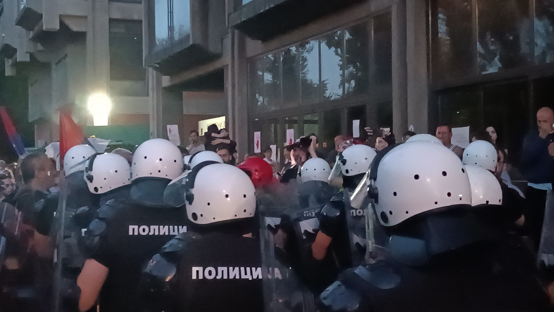 Protest ispred Filozofskog fakulteta u Novom Sadu