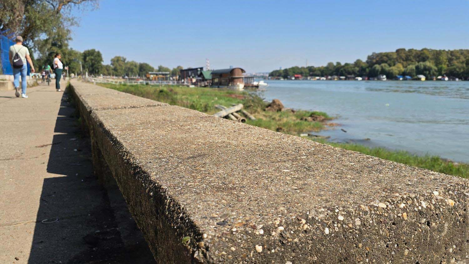 Apeluje se na građane da im ne prilaze: Na Savskom keju postavljeni strujni ormari – Beograd