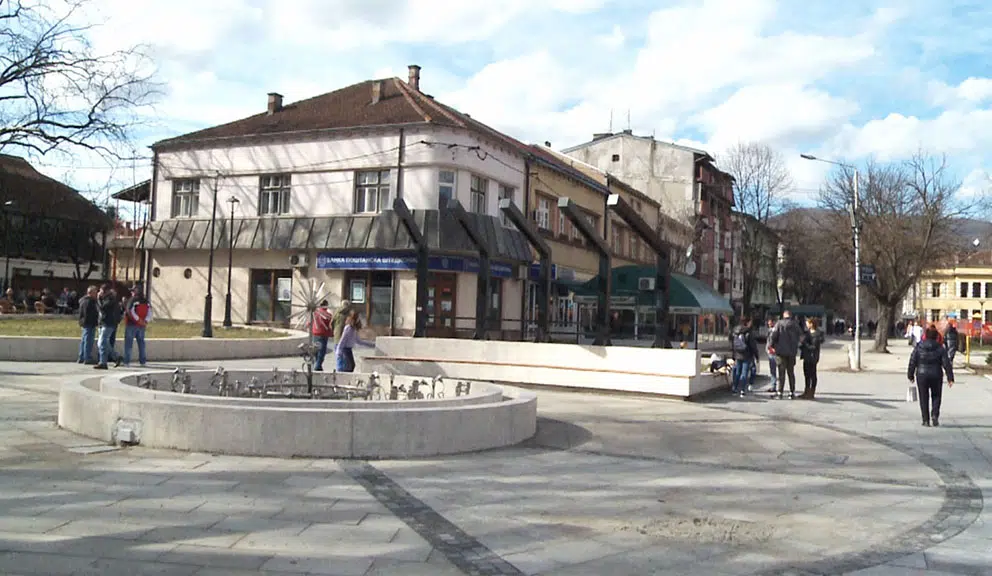 Napad na novinara u Bajinoj Bašti: „Muškarac u crnom me udarao u glavu, prskao me suzavcem“ – Društvo