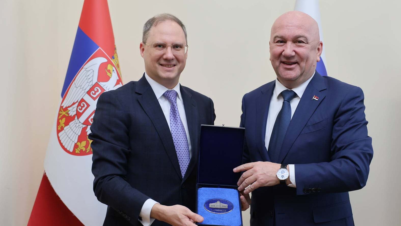 Popović: Srbiji potrebni najjeftiniji ruski gas i nafta za stabilno snabedavnje – Ekonomija