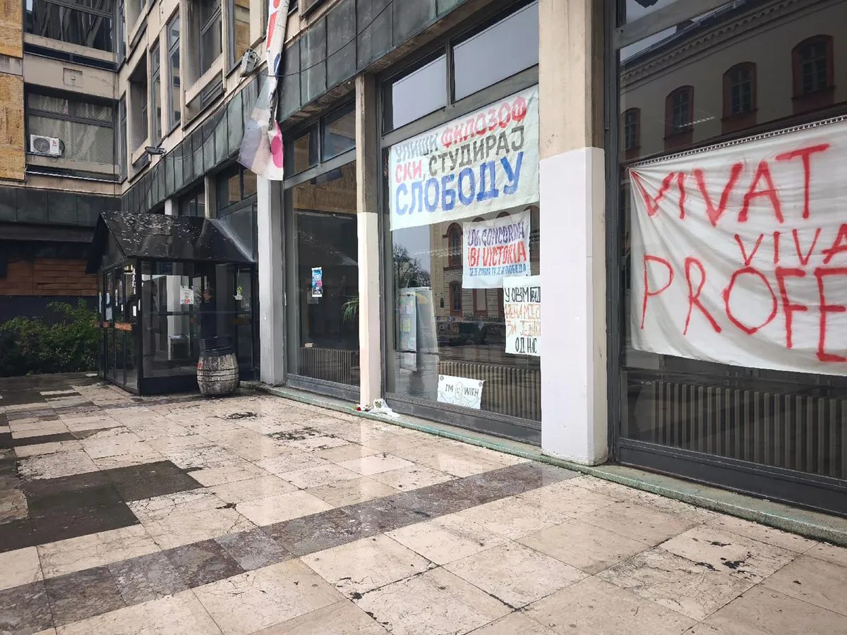 Pobunjeni univerzitet o slučaju smrti studentkinje Filozofskog: Tabloidi i predstavnici institucija zloupotrebljavaju tragediju