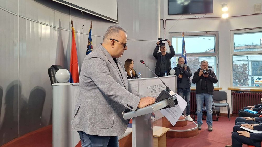 „Cilj presude Apelacionog suda je da me ukloni iz političkog života“: Doskorašnji predsednik Skupštine Niša Igor Novaković nakon ostavke čitao zahtev svojih advokata – Politika