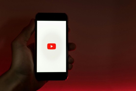 Aplikacija koja pretvara YouTube u kablovsku televiziju iz 90-ih