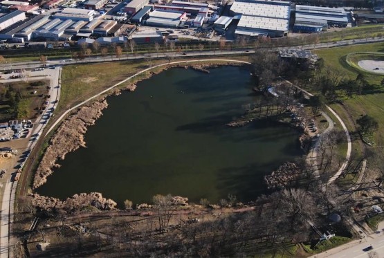 Nesvakidašnje jezero u obliku srca: Prirodni fenomen u srcu Šumadije