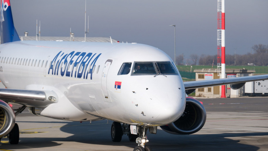 Dva aviona sa srpskim državljanima sletela u Beograd