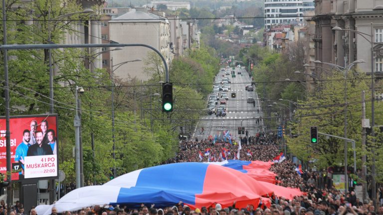 „Srbija je u dubokom crvenom“, tvrdi hrvatski evroposlanik