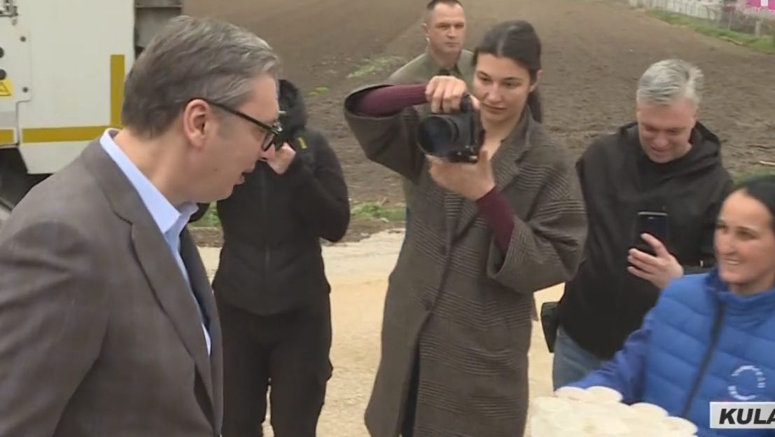 Vučić pozvao građane koji sutra izlaze na birališta da ne zaborave na pomeranje časovnika – Politika
