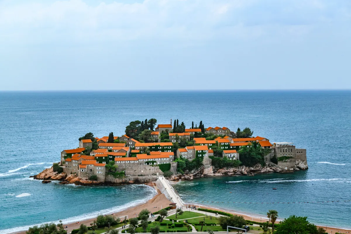 Sveti Stefan se otvara posle pet godina, premijer: Država izbegla štetu od 100 miliona evra