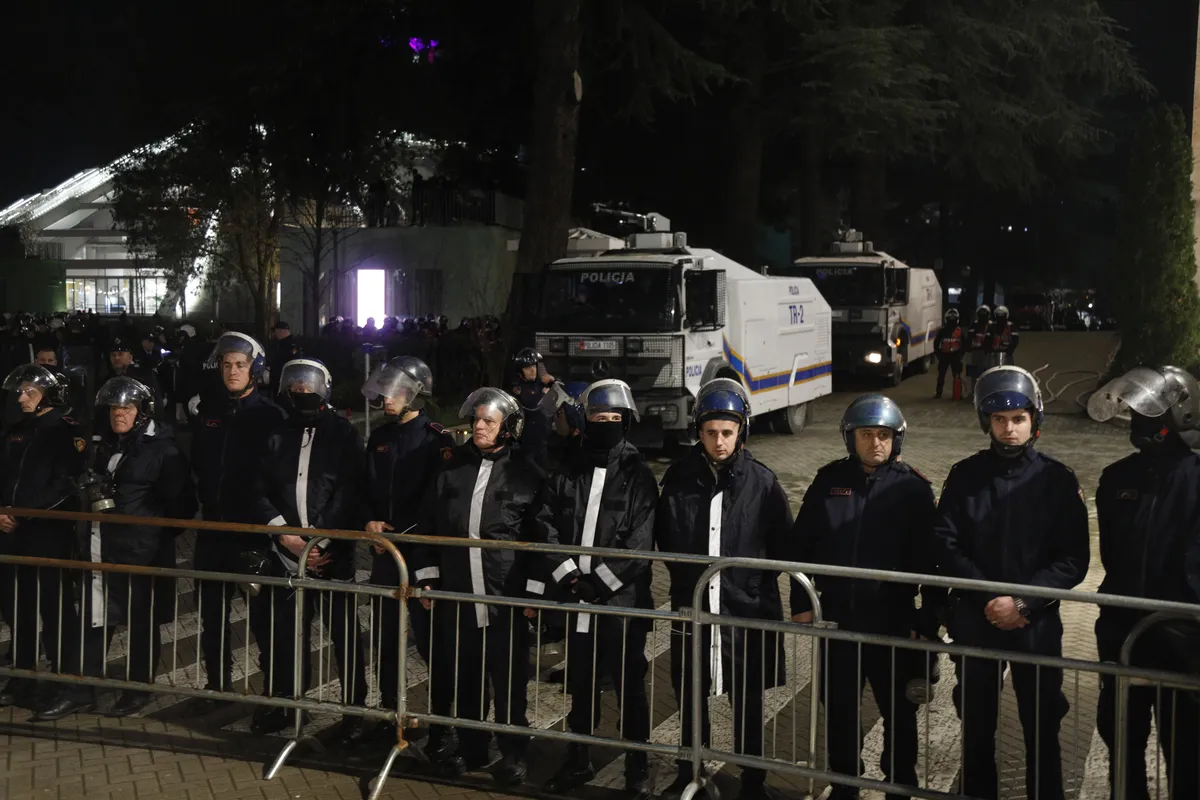 Haos na ulicama Tirane: Vodeni topovi, sukob sa policijom i hapšenja tokom protesta