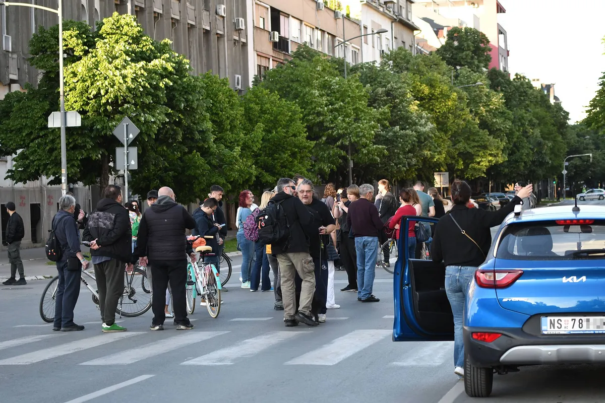 Novosađani i danas blokiraju saobraćaj u znak protesta jer su dvojica aktivista još u pritvoru