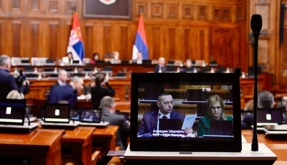 Sutra dve sednice Skupštine, jedna o smeni Vlade – Politika
