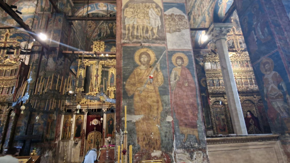 Patrijarh Porfirije služi liturgiju u Visokim Dečanima