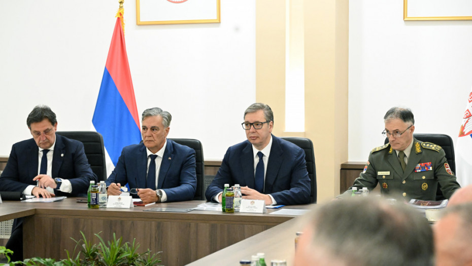 Vučić sa najvišim rukovodstvom Ministarstva odbrane i Vojske