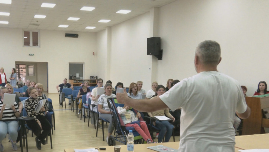 Humanitarni koncert inkluzivnog hora u Novom Sadu