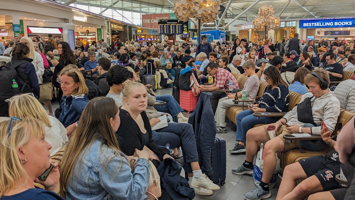 Beograđanka Nađa tri sata čekala u redu na aerodromu u Rimu: Pakao zbog EES-a