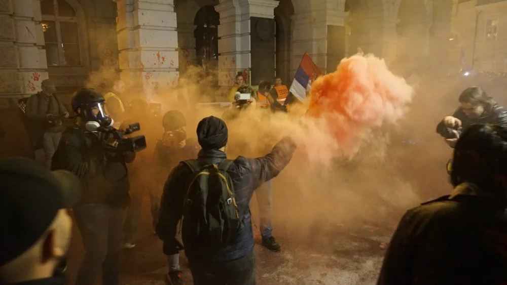 Ivan je u pritvoru na Klisi već 11 meseci: Sumnjiči se da je nogom udario vrata Gradske kuće na protestu u Novom Sadu – Društvo