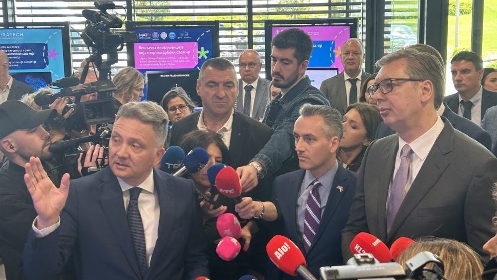 Predsednik i superkompjuter u Kragujevcu: Kako je izgledala poseta Aleksandra Vučića Državnom data centru? – Politika