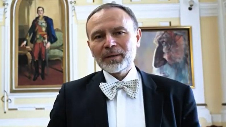 Roditelji: Direktor Jovine gimnazije izabran za vanrednog profesora bez ijednog naučnog rada – Društvo