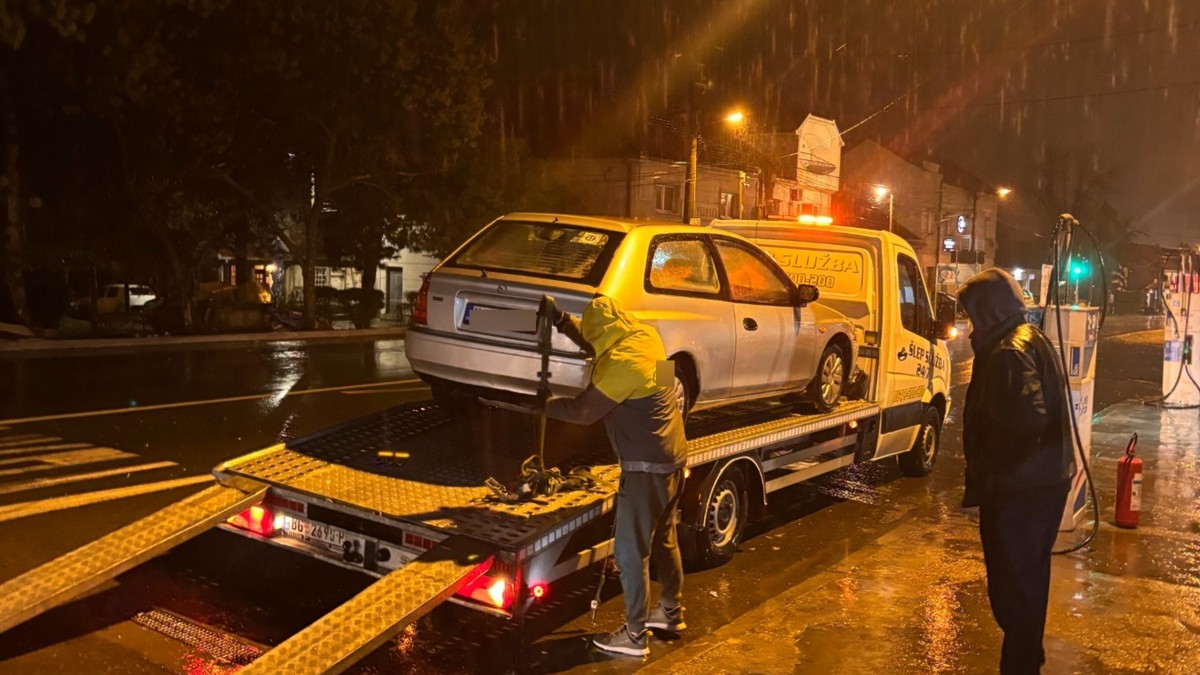 Beograđaninu sa probnom dozvolom otkazali brisači usred ogromnog pljuska na autoputu