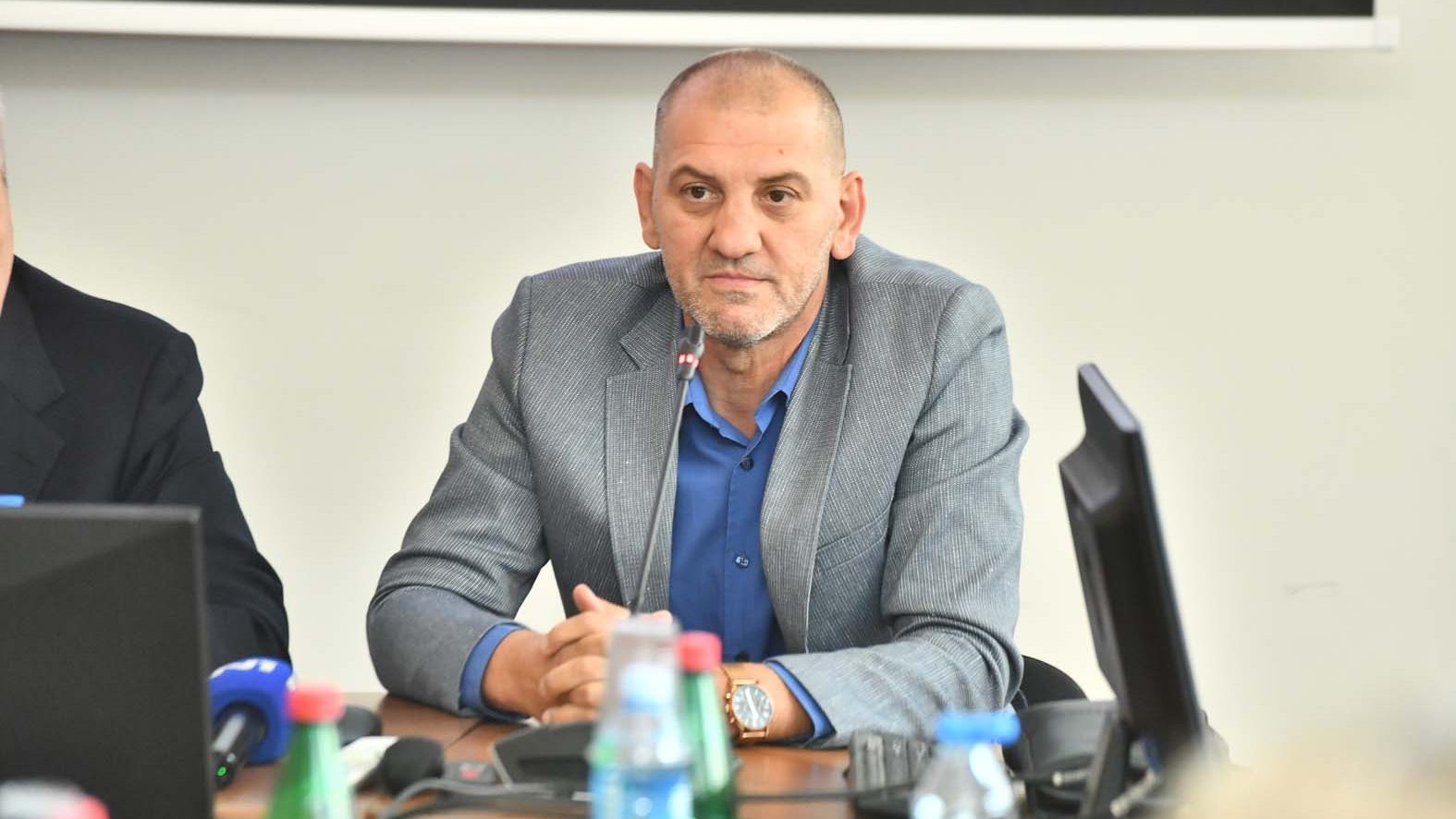 Bešić: Vučić odlaže odluku o izborima da bi sebe stavio u centar pažnje – Politika