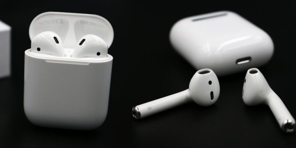 Čemu služe rupice na dnu kućišta za punjenje AirPods Pro slušalica