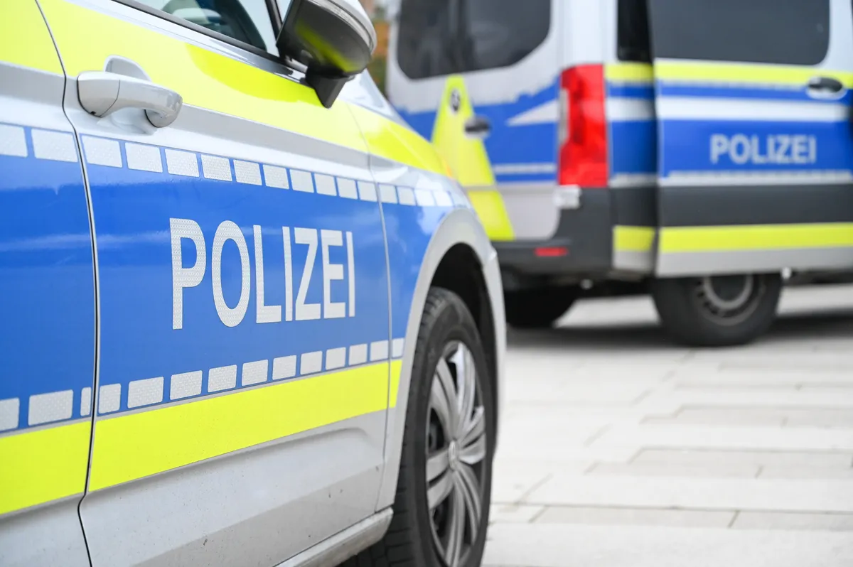 Automobilom uleteo u masu u Lajpcigu: Dvoje poginulo, 22 povređeno