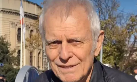 Nezadovoljni Branko Kockica usnimljen sa zgrade koja gleda na Slaviju VIDEO