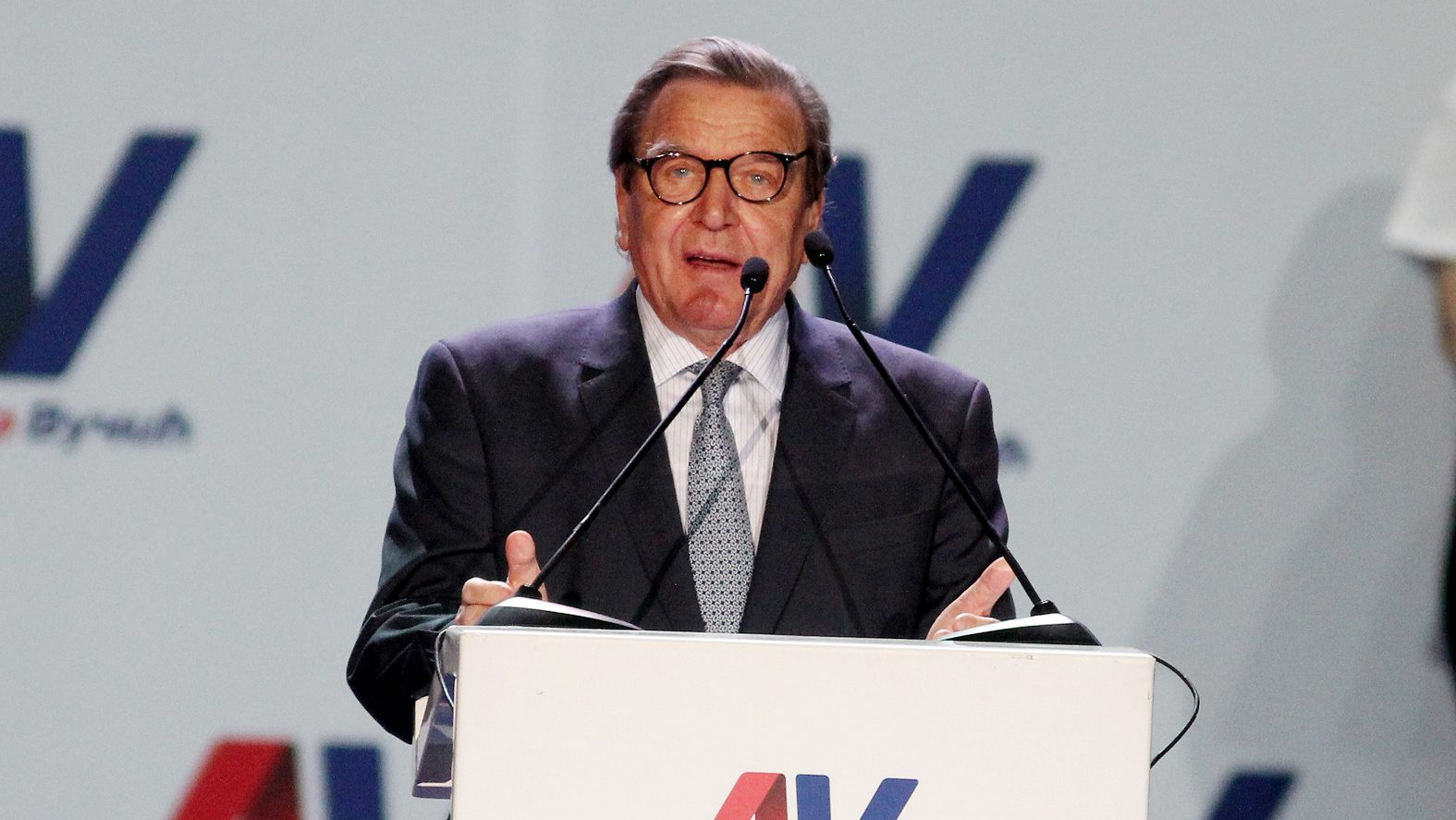 Ko beše Gerhard Šreder, Vučićev blizak podržavalac? – Politika