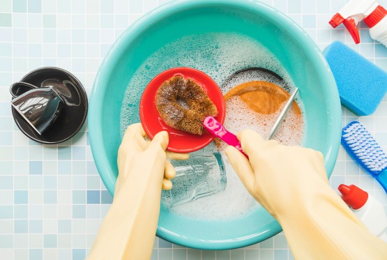 Kako ukloniti žutilo sa plastike bez skupih sredstava