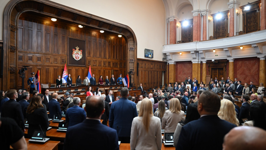 Skupština Srbije raspravlja o izmenama izbornih zakona