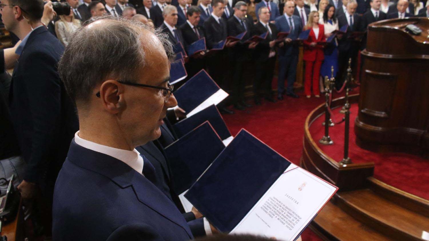 Eurobarometar o Srbiji: U vlast nema poverenja skoro 60 odsto – Politika