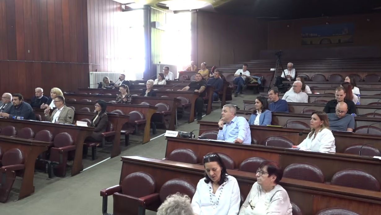 Završena konstitutivna sednica SO Kula: Predsednik iz redova SNS izabran iz dva puta, uz tenzije – Politika