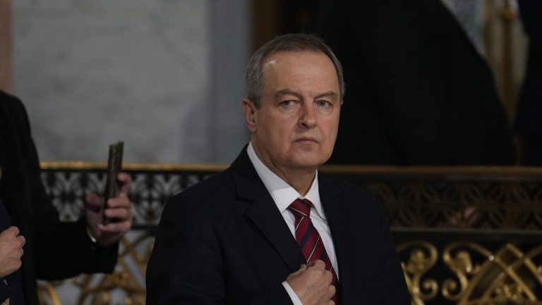 „Isus i Ivica Dačić“: Ministar policije poručio državi i partiji da iskoriste to što je ostao živ – Politika
